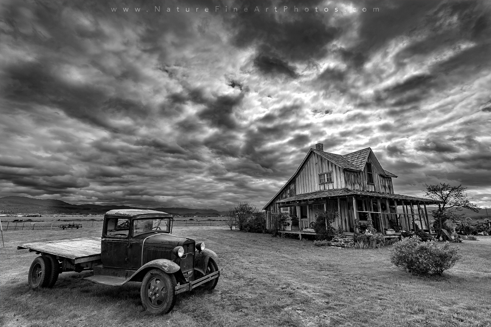 tegnebog anbefale vejr Black and white photo of Old Historic House | Nature Photos